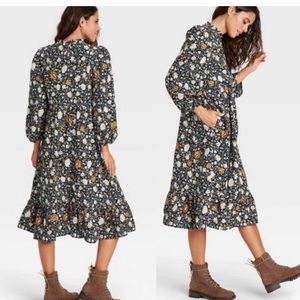 Universal Threads midi floral dress. EUC size Med